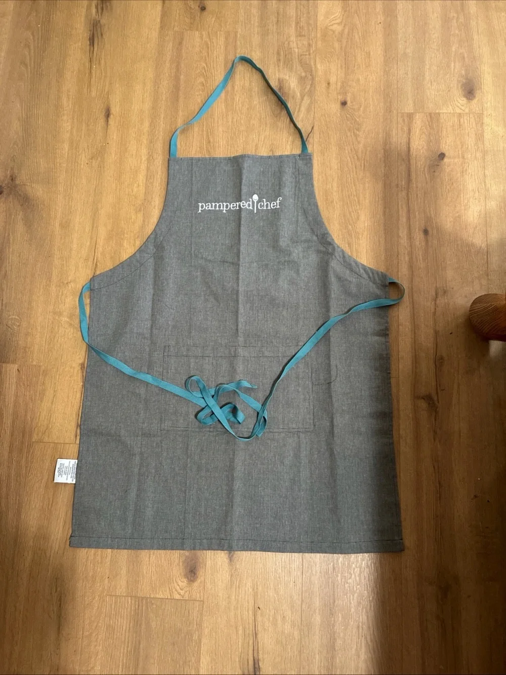 Pampered Chef Gray Apron with Teal Ties